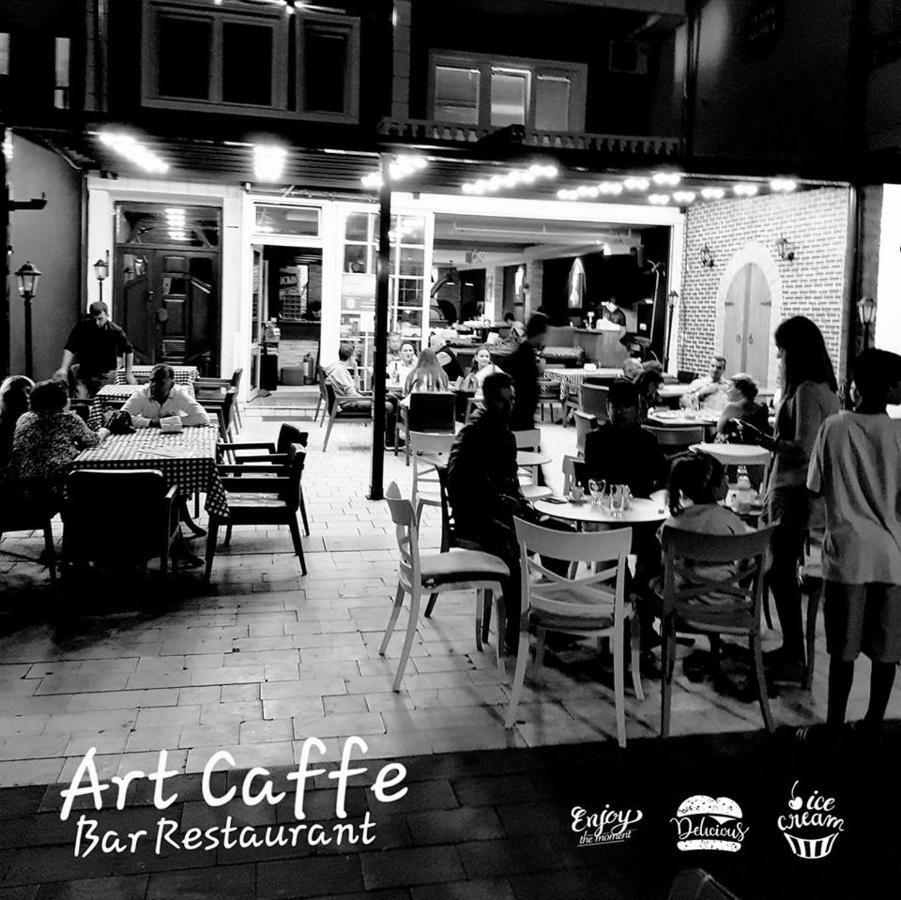 Art Theatre Caffe Hotel Struga Exterior photo